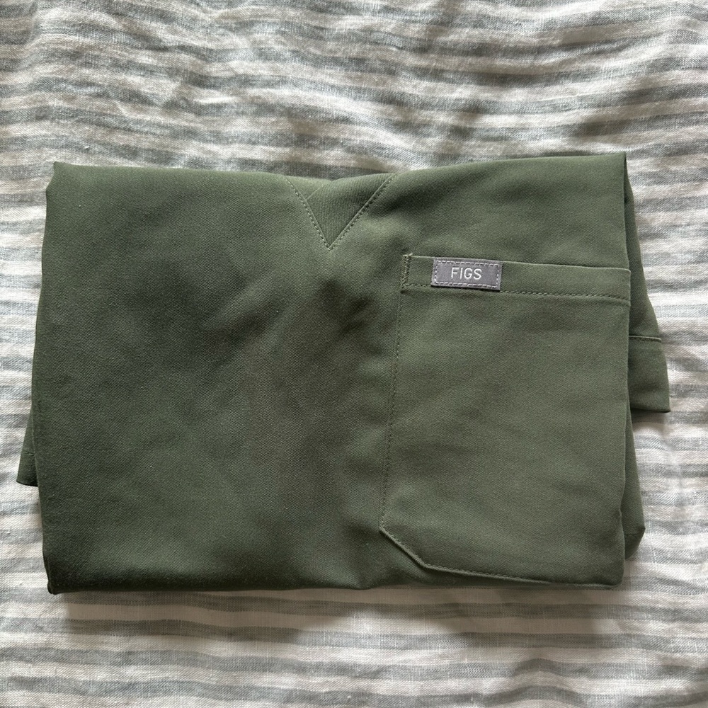 Figs Catarina scrub top in Moss